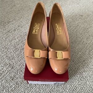 Women's Vara Low-Heel Pumps